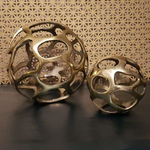 SET OF 2 DECORATIVE BALLS